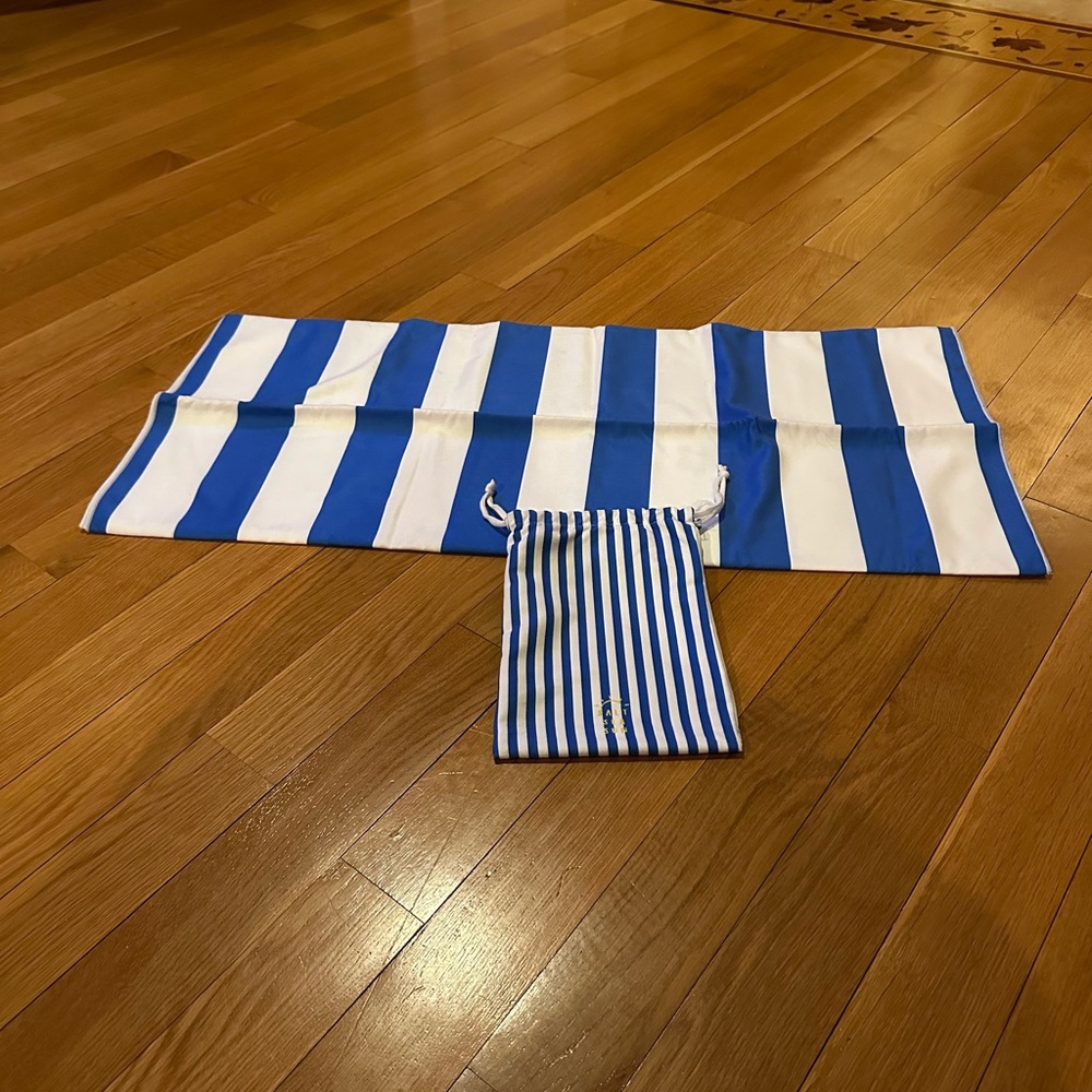 QUICK DRY TOWEL WITH DRAWSTRING BAG